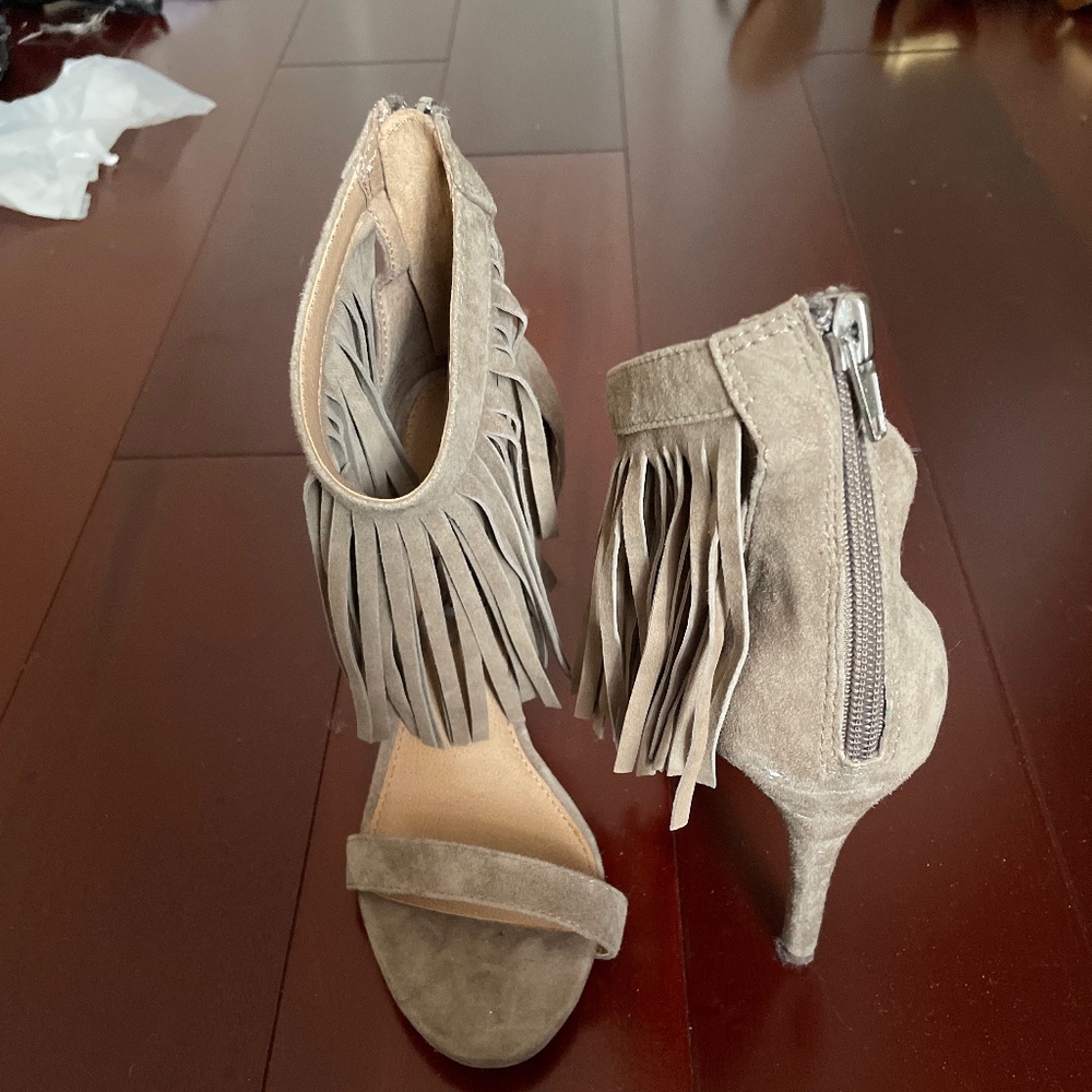 Fringe sandal